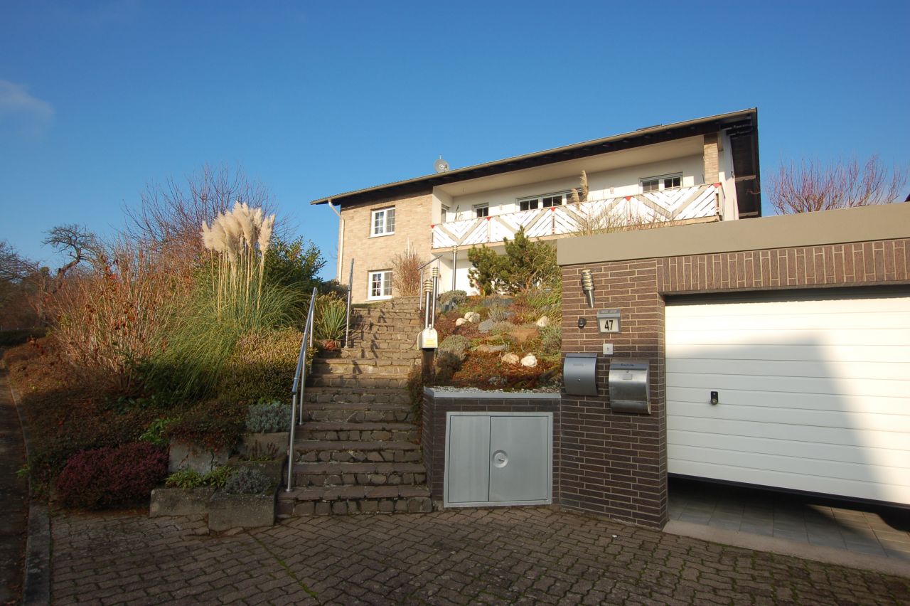 VERKAUFT! - Sehr schönes und gepflegtes Einfamilienhaus mit Einliegerwohnung in Lützelbach zu verkaufen!