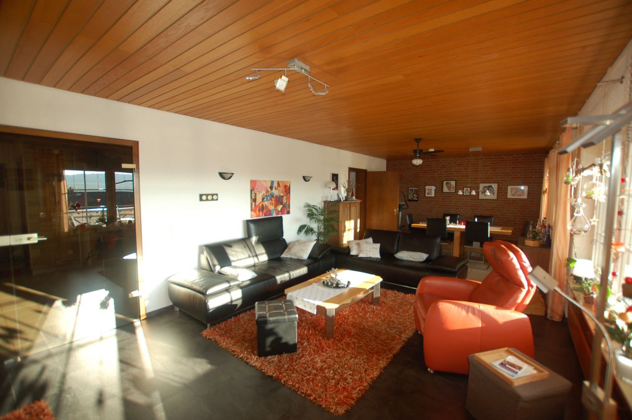 VERKAUFT! - Sehr schönes und gepflegtes Einfamilienhaus mit Einliegerwohnung in Lützelbach zu verkaufen!