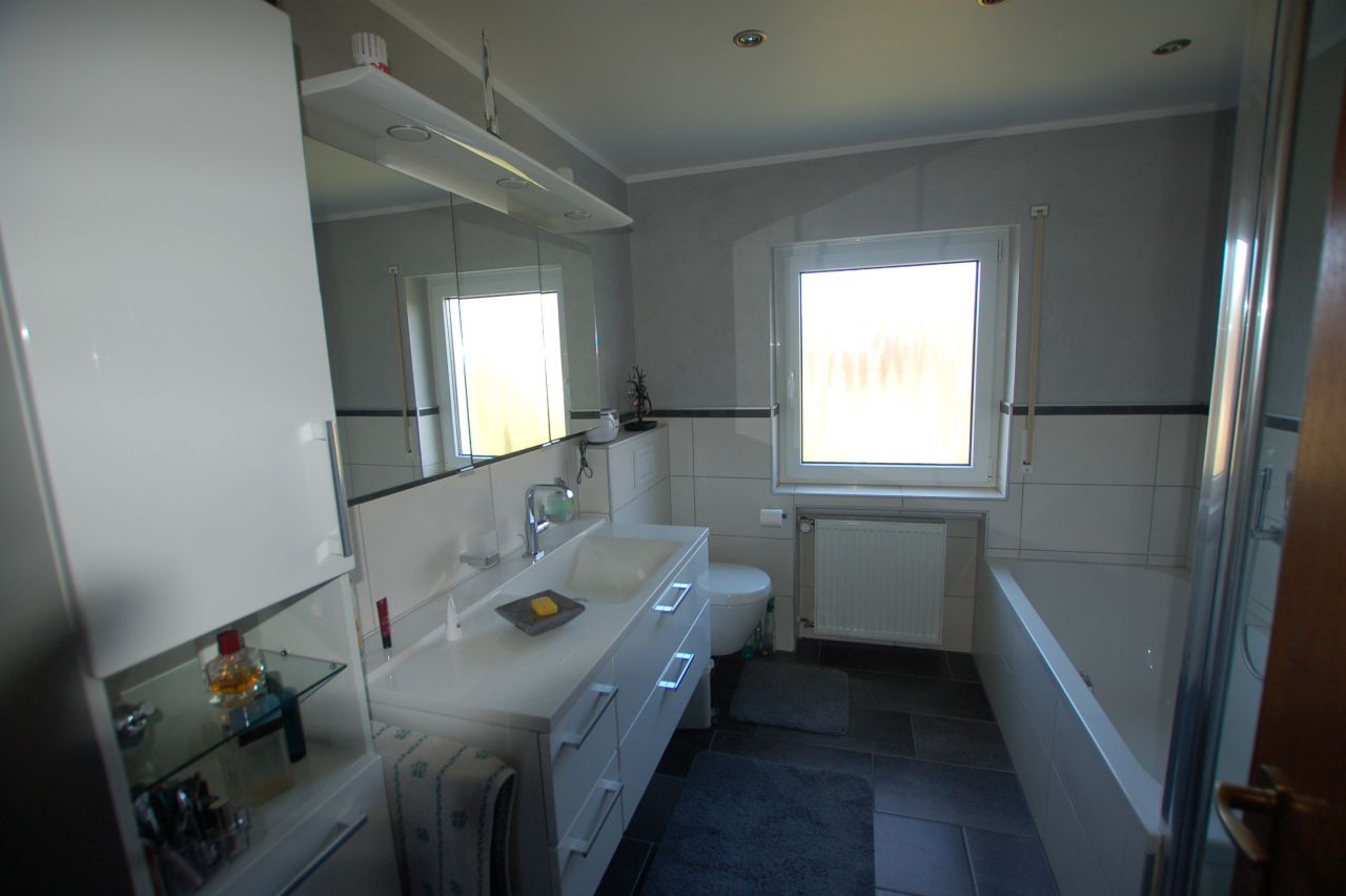 VERKAUFT! - Sehr schönes und gepflegtes Einfamilienhaus mit Einliegerwohnung in Lützelbach zu verkaufen!