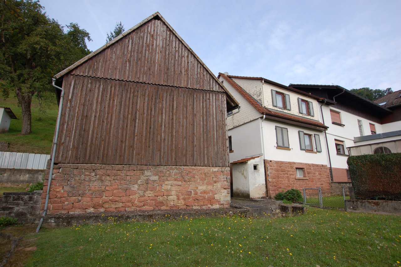 VERKAUFT!- Einfamilien-Doppelhaushälfte mit Scheune und Gärtchen in Gammelsbach zu verkaufen