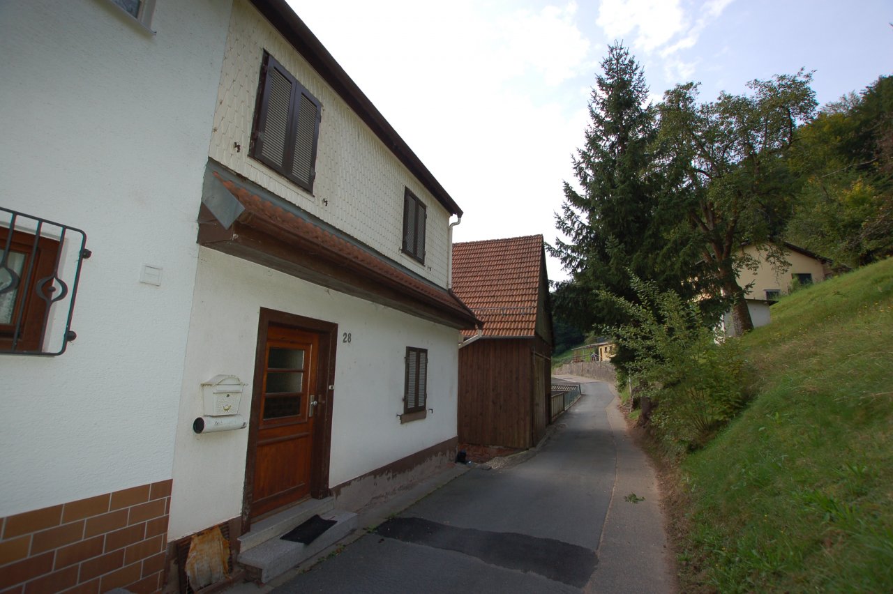 VERKAUFT!- Einfamilien-Doppelhaushälfte mit Scheune und Gärtchen in Gammelsbach zu verkaufen