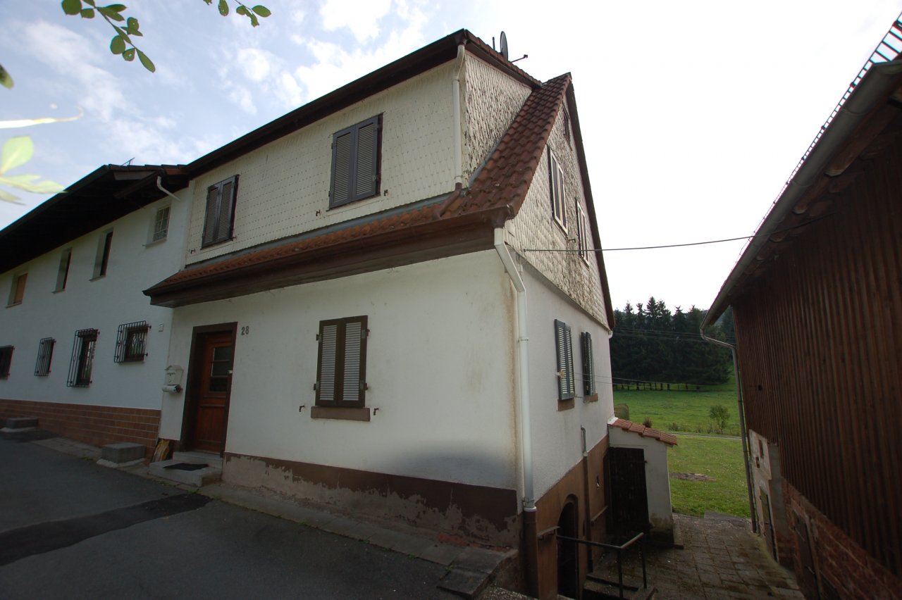 VERKAUFT!- Einfamilien-Doppelhaushälfte mit Scheune und Gärtchen in Gammelsbach zu verkaufen