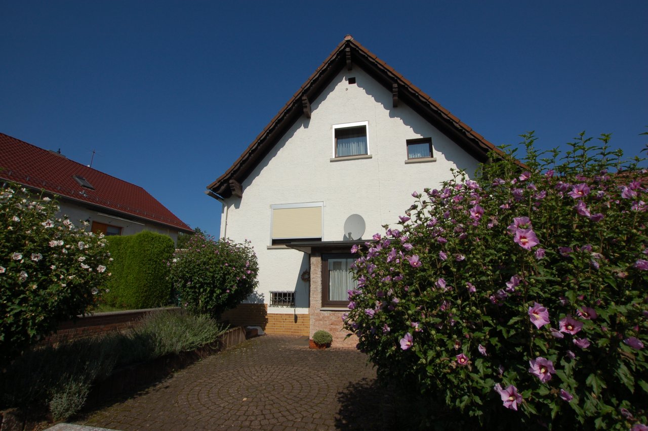 VERKAUFT! - Freistehendes Einfamilienhaus in Höchst zu verkaufen!