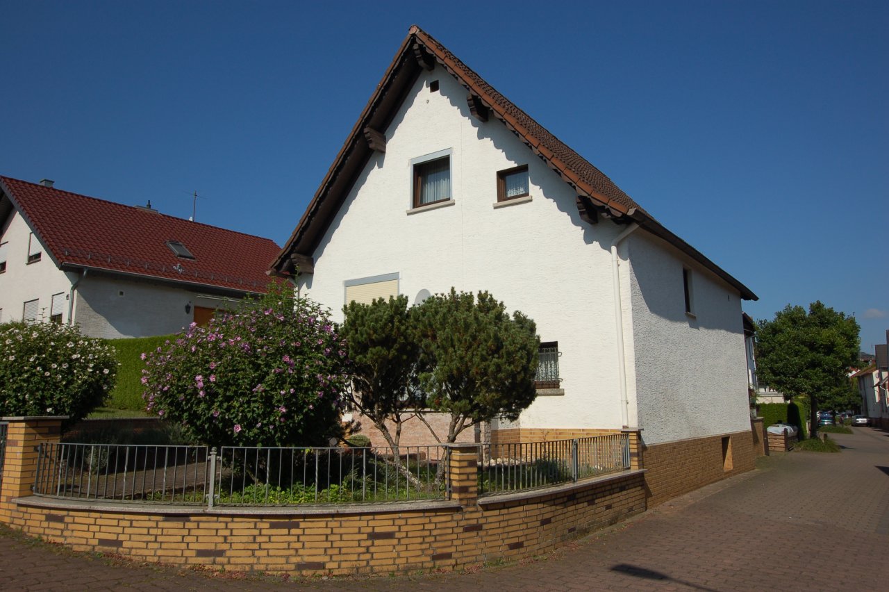 VERKAUFT! - Freistehendes Einfamilienhaus in Höchst zu verkaufen!