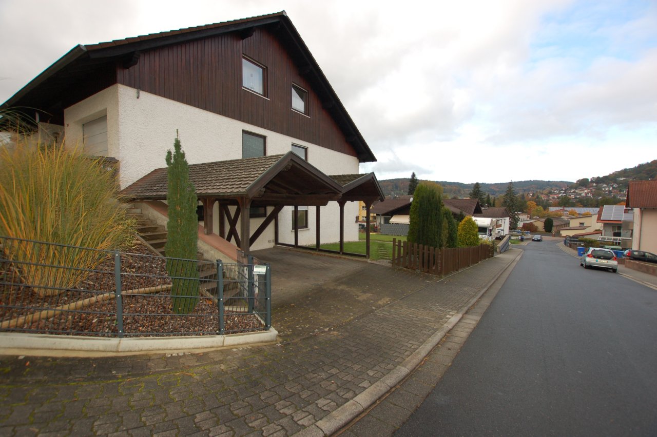 VERMIETET!- Große, helle Souterrain-Wohnung in Höchst zu vermieten!