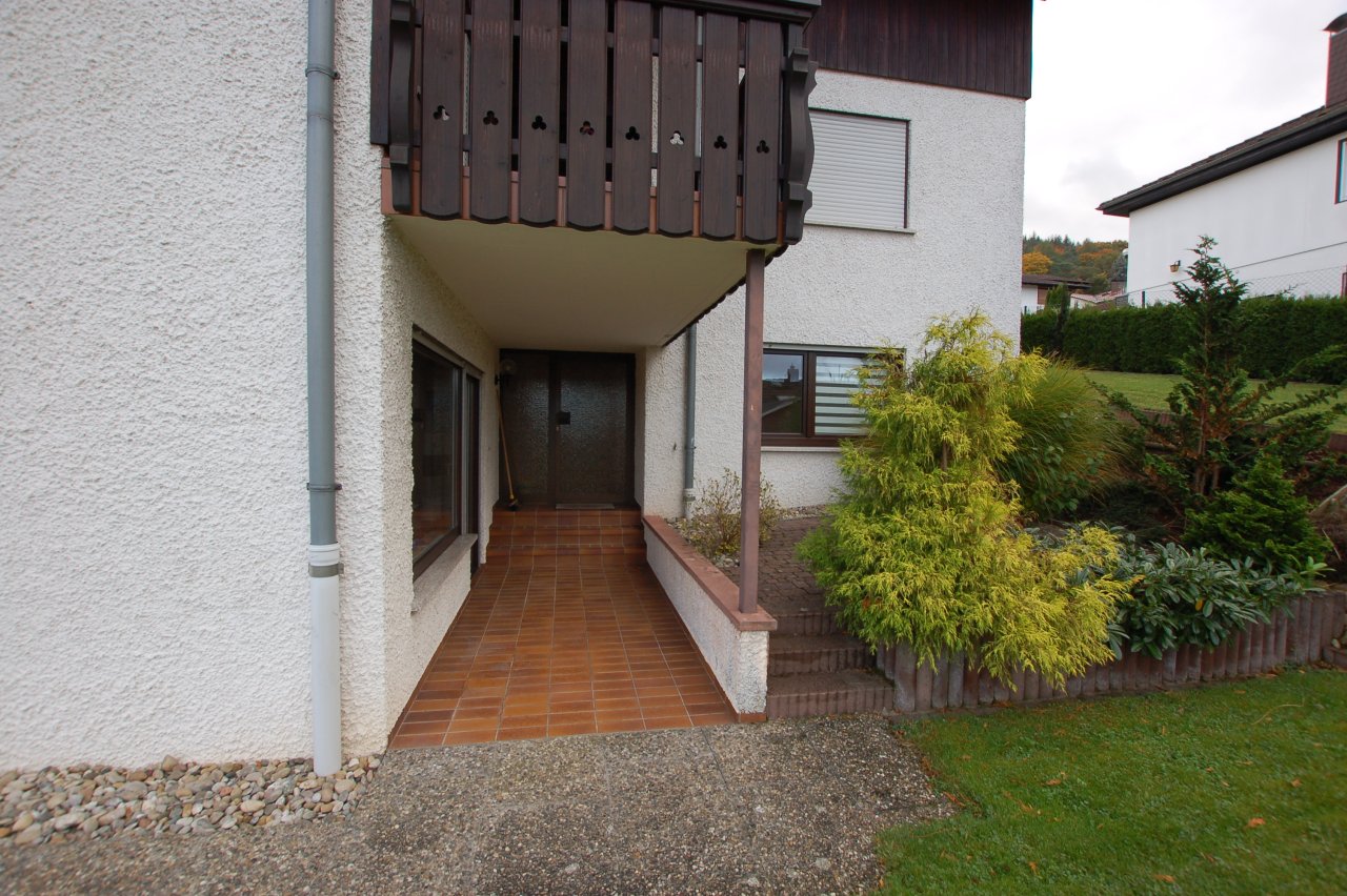 VERMIETET!- Große, helle Souterrain-Wohnung in Höchst zu vermieten!