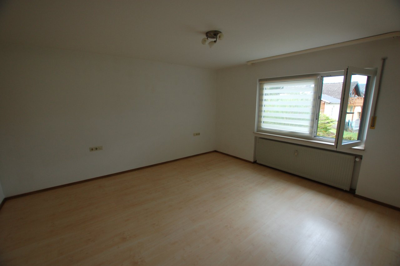 VERMIETET!- Große, helle Souterrain-Wohnung in Höchst zu vermieten!