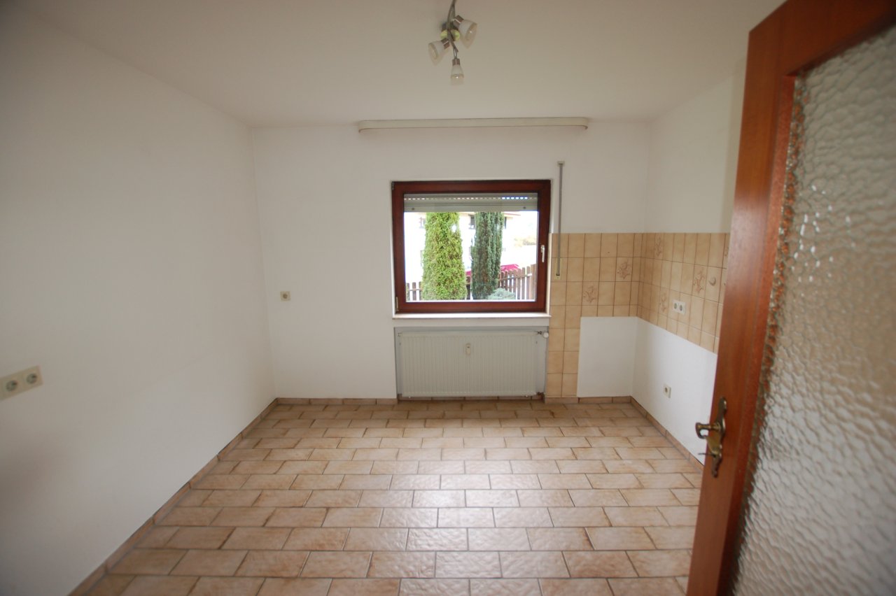 VERMIETET!- Große, helle Souterrain-Wohnung in Höchst zu vermieten!