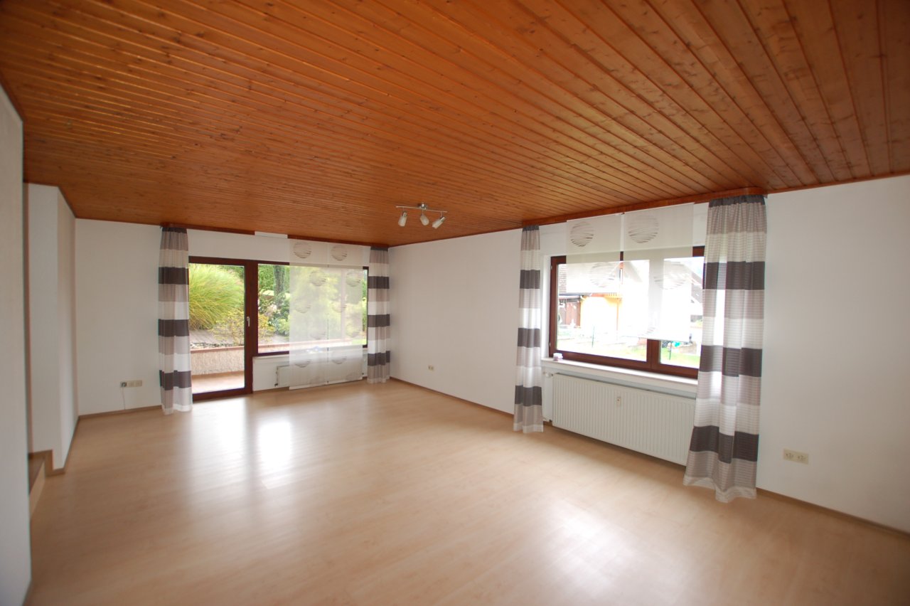 VERMIETET!- Große, helle Souterrain-Wohnung in Höchst zu vermieten!