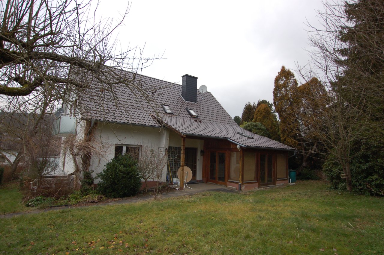 VERMIETET! Hauptwohnung mit Garage und Garten in Erbach
