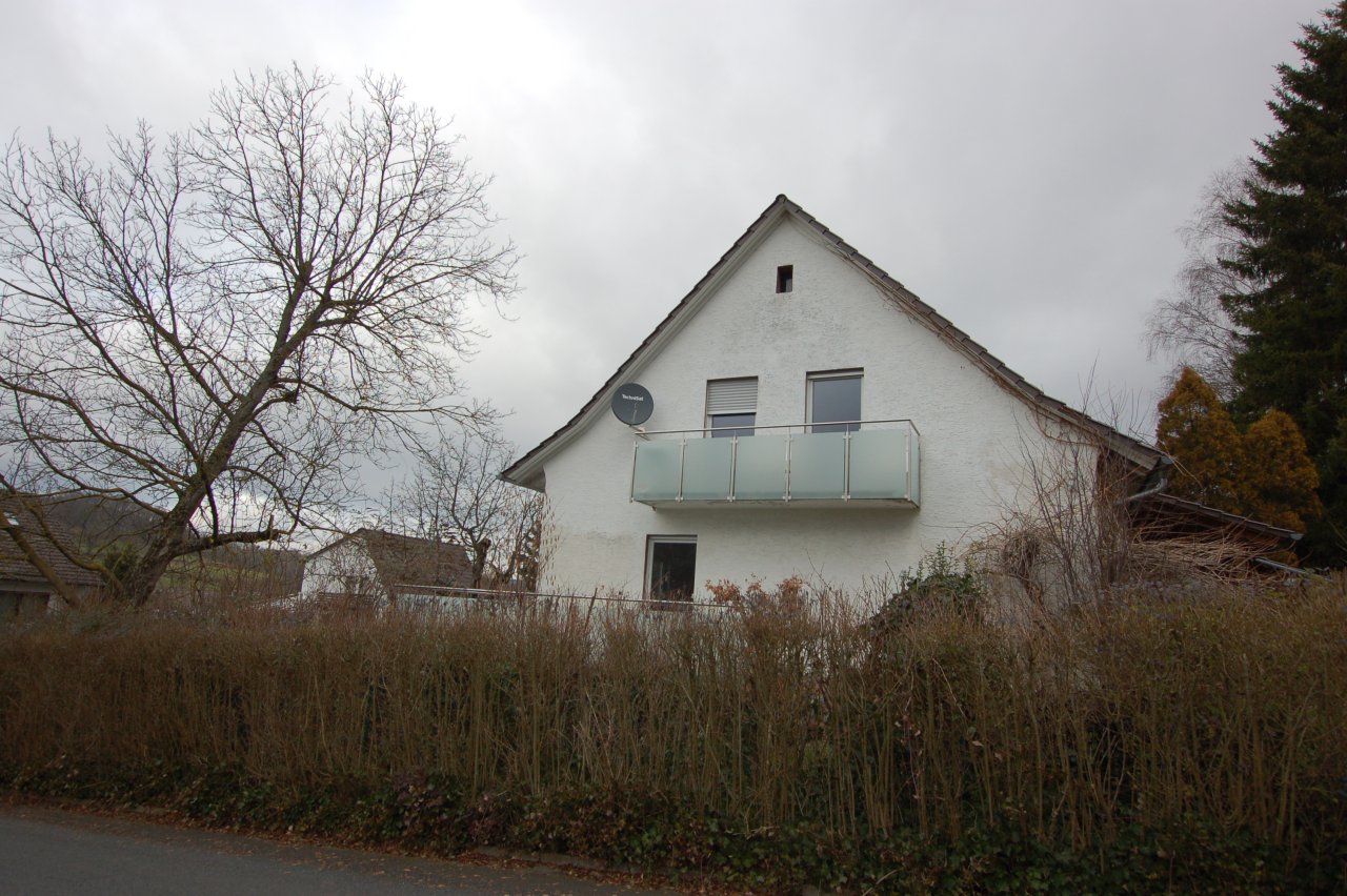 VERMIETET! Hauptwohnung mit Garage und Garten in Erbach