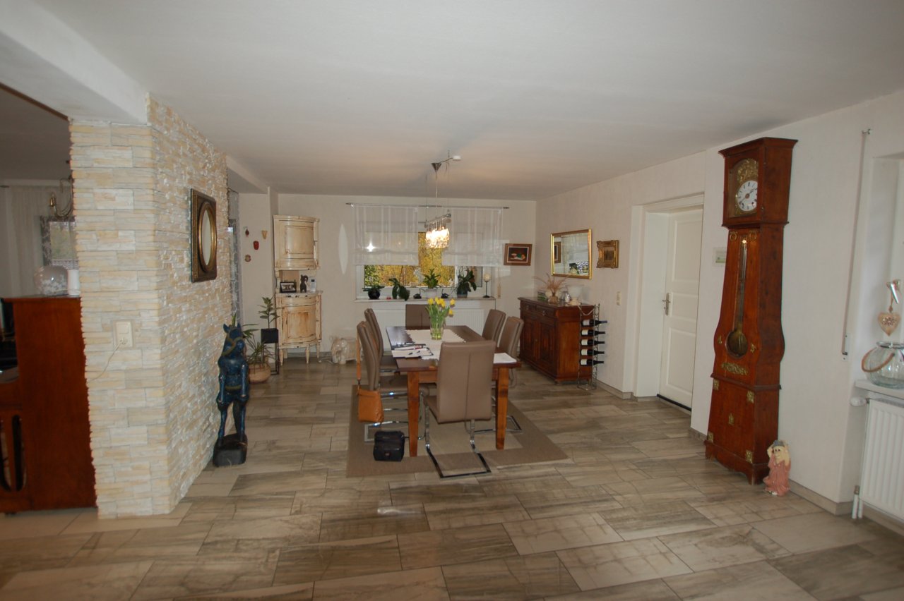 Großes Einfamilienhaus mit Garten in ruhiger Feldrandlage in Langen-Brombach zu verkaufen!