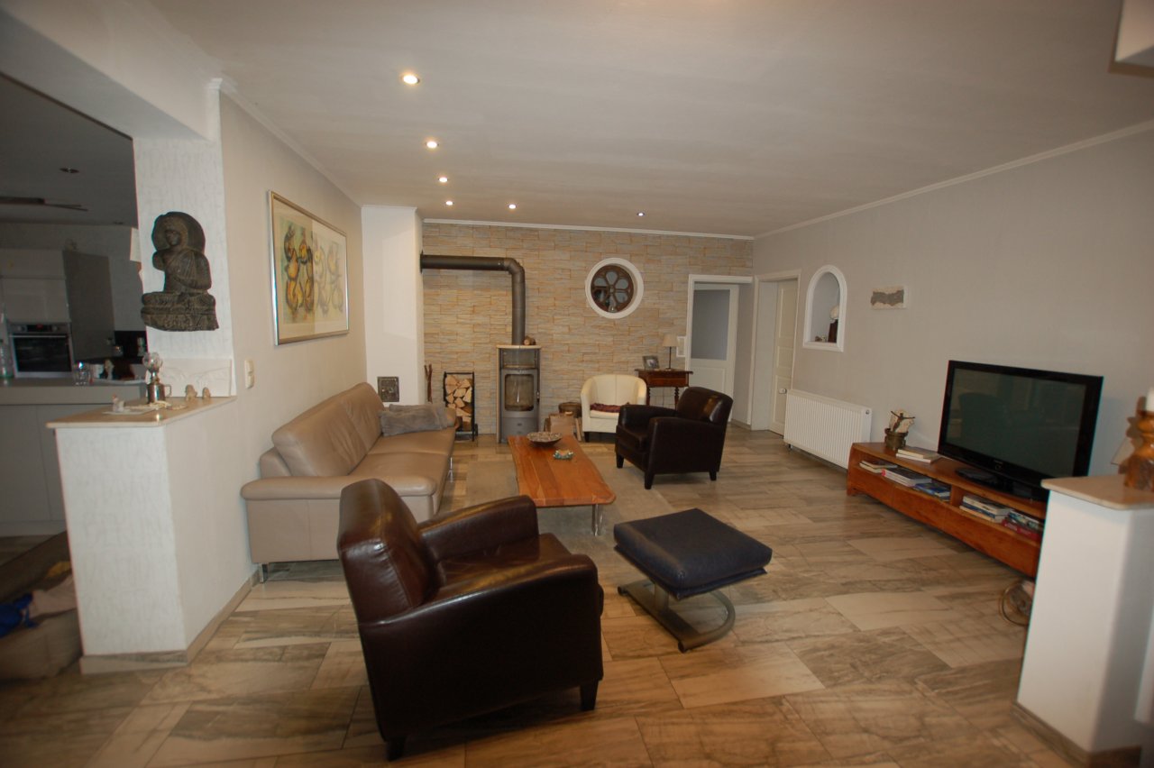 Großes Einfamilienhaus mit Garten in ruhiger Feldrandlage in Langen-Brombach zu verkaufen!