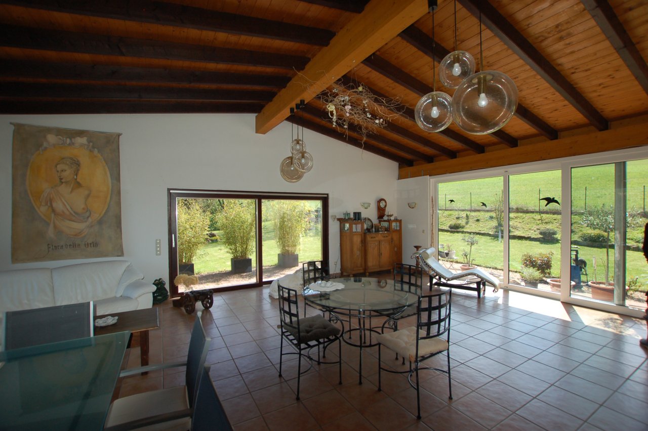 Großes Einfamilienhaus mit Garten in ruhiger Feldrandlage in Langen-Brombach zu verkaufen!