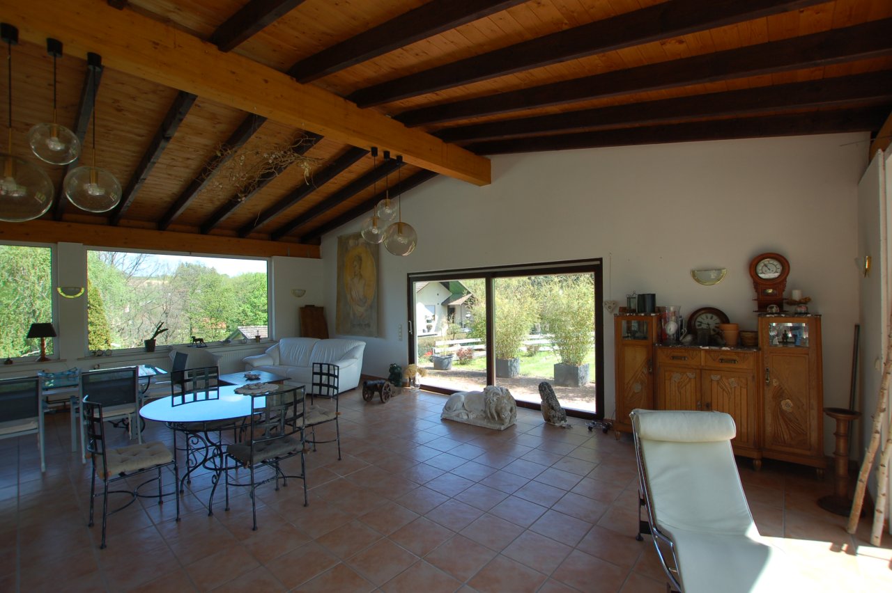 Großes Einfamilienhaus mit Garten in ruhiger Feldrandlage in Langen-Brombach zu verkaufen!