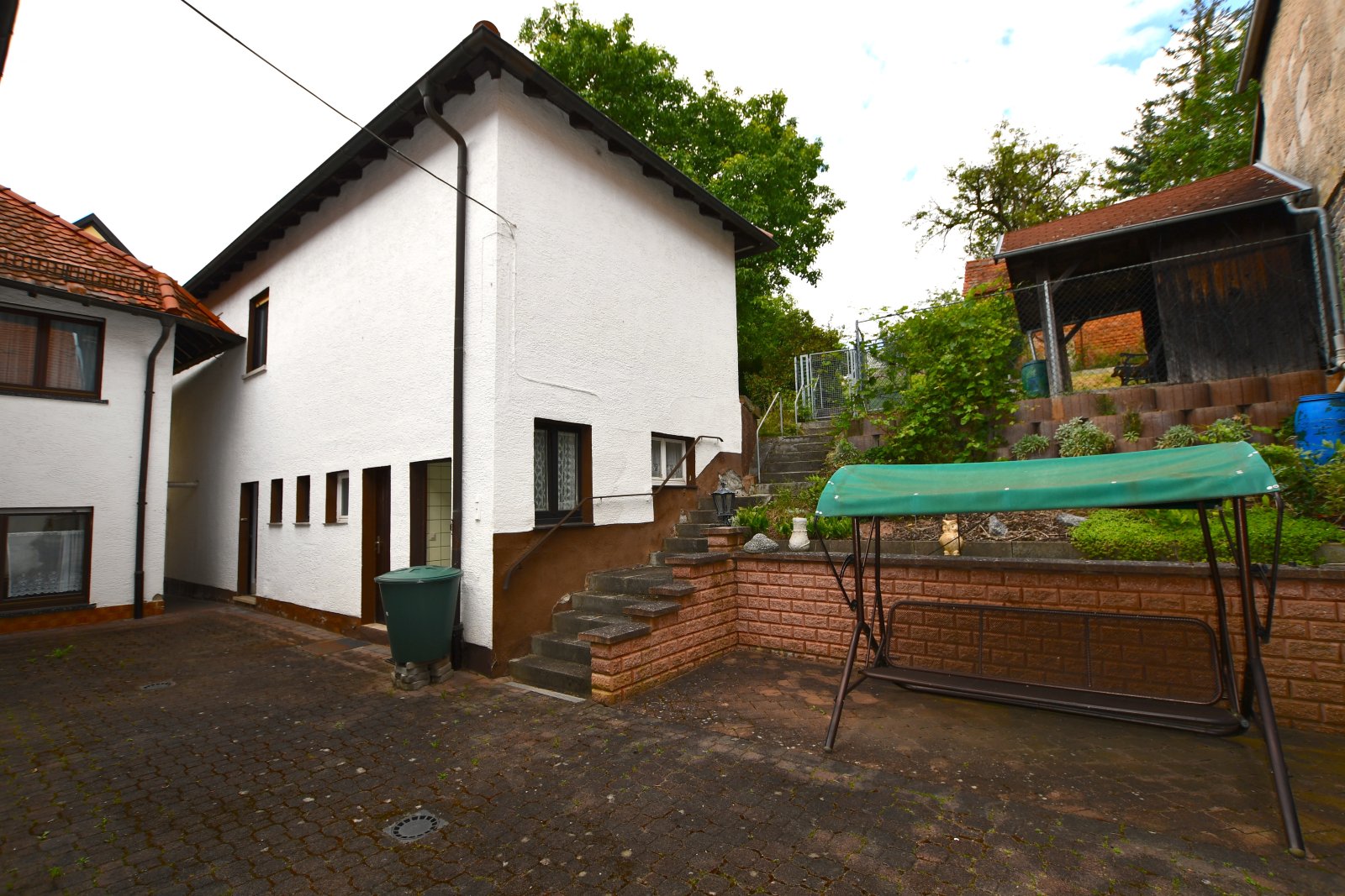 VERKAUFT! - Großes Wohnhaus mit Hinterhaus, Garten und Garagen in Breitenbrunn