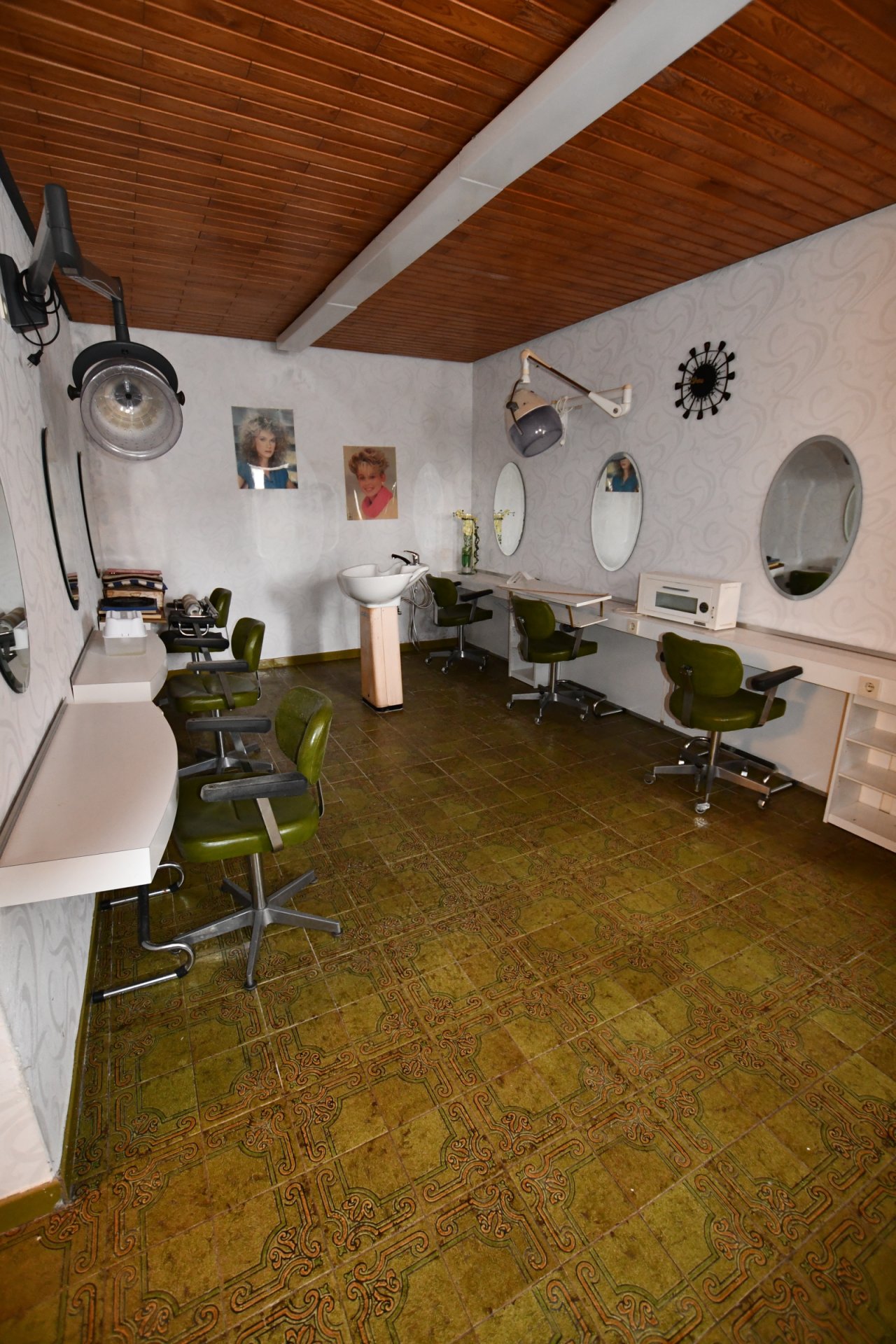 Friseursalon im Kellergeschoss Friseursalon im Kellergeschoss